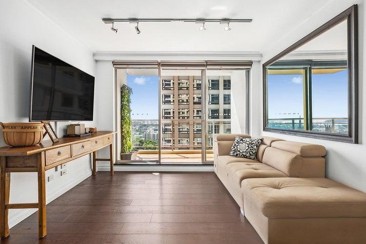 Executive style apartment with Hyde Park views