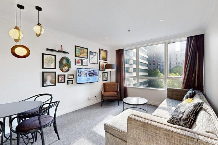 Sydney CBD Retreat or Fixed-Return Investment The Choice is Yours !