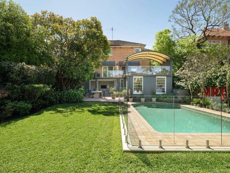 Art Deco Excellence in Killara's Exclusive East Side, Stroll to Rail