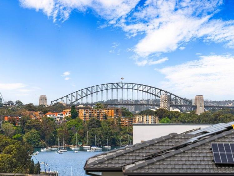 A rare haven with stunning city and Harbour Bridge views