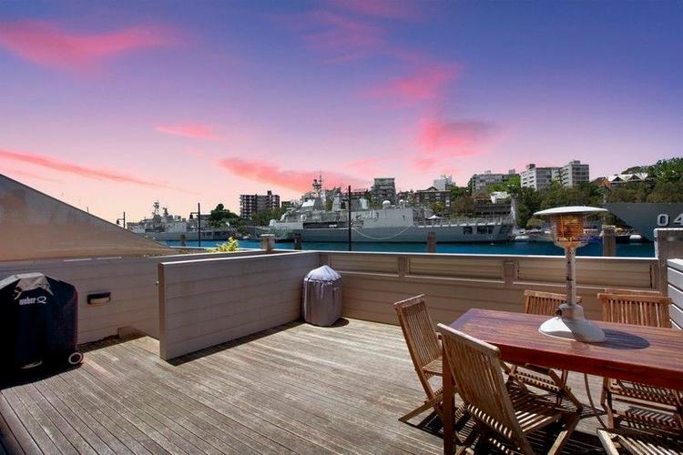 Waterfront deck apartment in the iconic Woolloomooloo Finger wharf