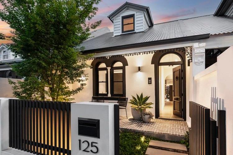 https://images.allhomes.com.au/property/photo/f61bcef5c0101c16b33b36211b7aa1dc_hd.jpg