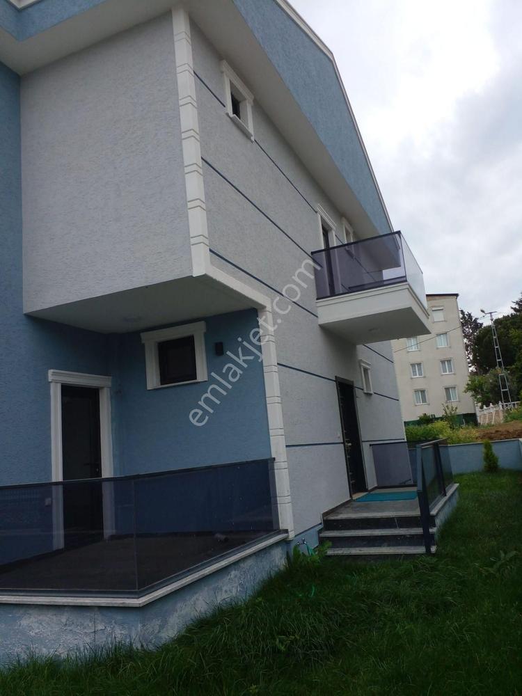 SİLİVRİ PARKÖYDE 3 KATLI 8+1 300 M2 SIFIR SATILIK MUHTEŞEM SIFIR KREDİLİ OTOPARKLI VİLLA