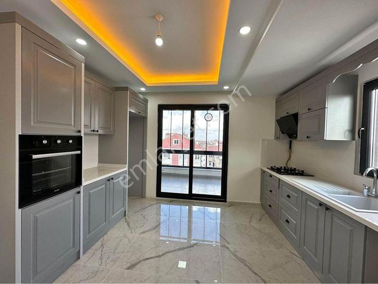  BEYLİKDÜZÜ CUMHURİYET  MH. METROBÜSE YAKIN 5 DK  MESAFEDE 2+1 DAİRE..