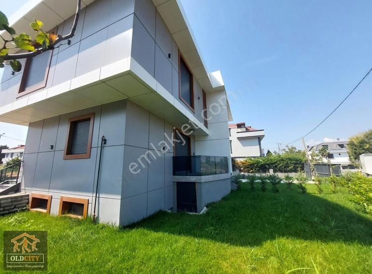 Beylikdüzü Gürpınar mahallesi AKILLI EV sistemli 5+1 250M2 VİLLA