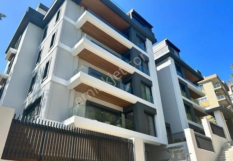 BORNOVA EVKA-3'DE BUTİK SİTE İÇERİSİNDE SATILIK 3+1 LÜKS DAİRE