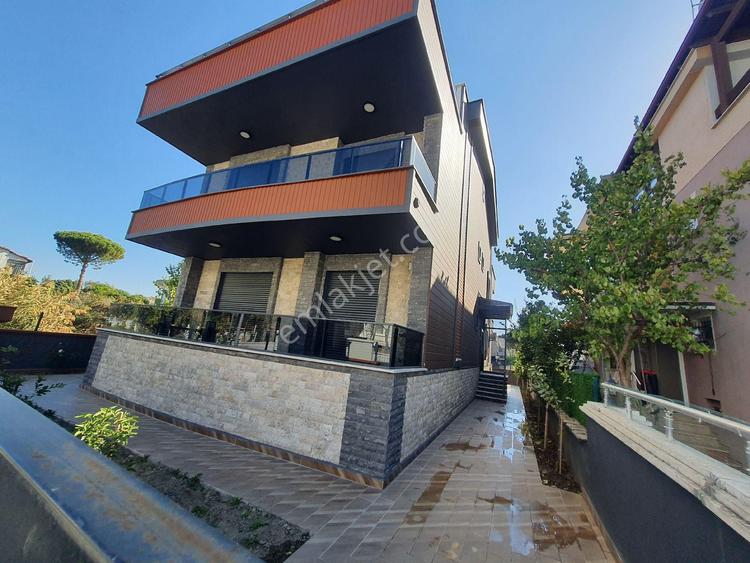 KALE'DEN AKÇAY MERKEZDE LÜKS KULLANIŞLI SIFIR VILLA