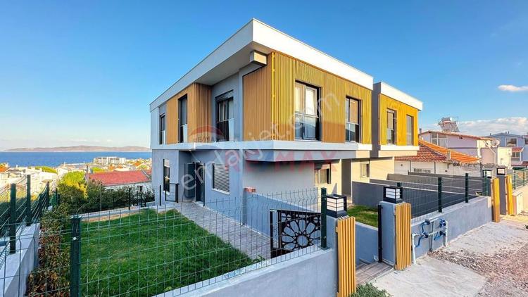 İzmir Karaburun Mordoğan da Deniz Manzaralı Havuzlu 3+2  Eşyalı Satılık Villa