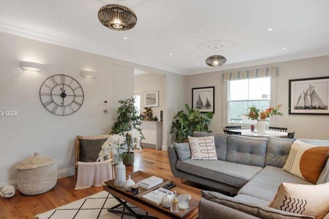 Flat for sale in Kings Road, Richmond TW10