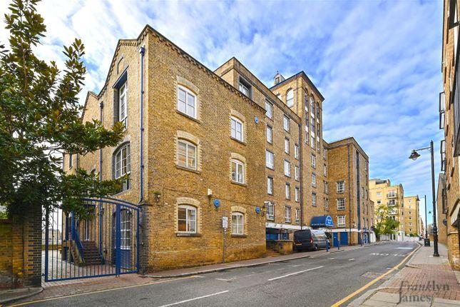 Flat for sale in Narrow Street, London E14