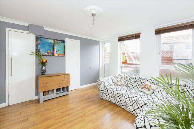 Flat for sale in Marlborough Avenue, Hackney, London E8