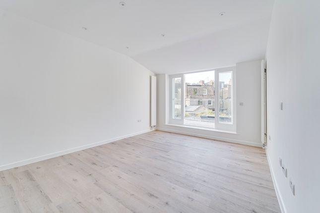 Flat for sale in Ferme Park Road, London N4