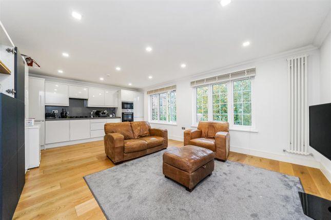 Flat for sale in Finsbury Road, Wood Green N22