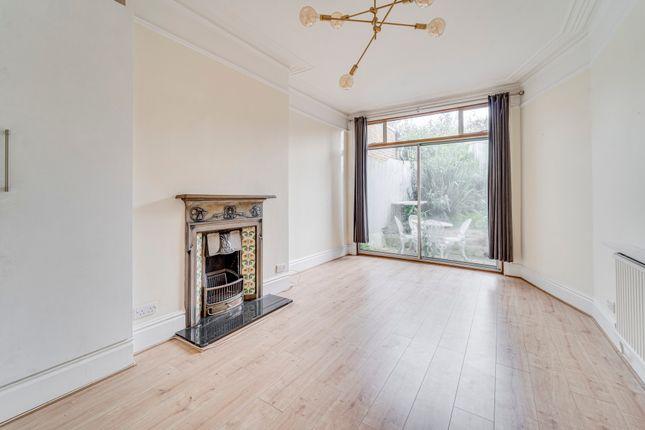 Flat for sale in Cecil Road, London N10