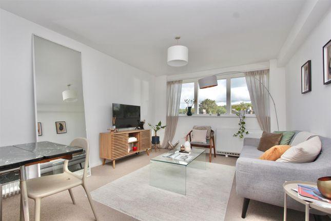 Flat for sale in Savana, Yoakley Road N16