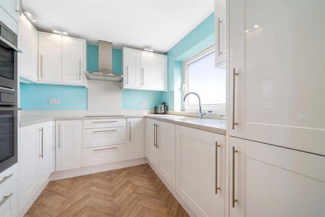 Flat for sale in Avenue Road, London SE20