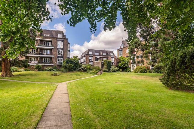 Flat for sale in Twickenham Road, Teddington TW11