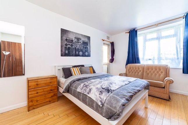 Flat for sale in Fulham Road, London SW6