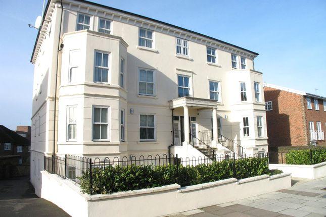 Flat for sale in Avenue Elmers, Surbiton KT6