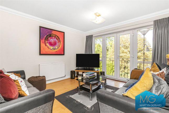 Flat for sale in Juliana Close, London N2