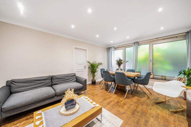 Flat for sale in Queensborough Mews, London W2