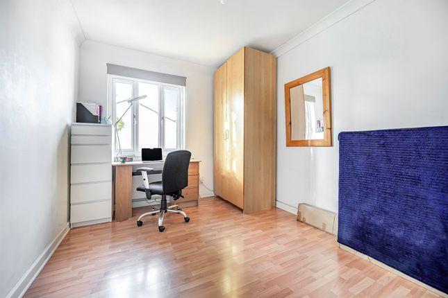 Flat for sale in Gloucester Road, New Barnet, Barnet EN5