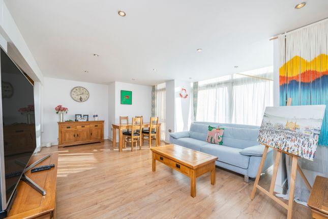 Flat for sale in Gainsborough House, Cassilis Road E14