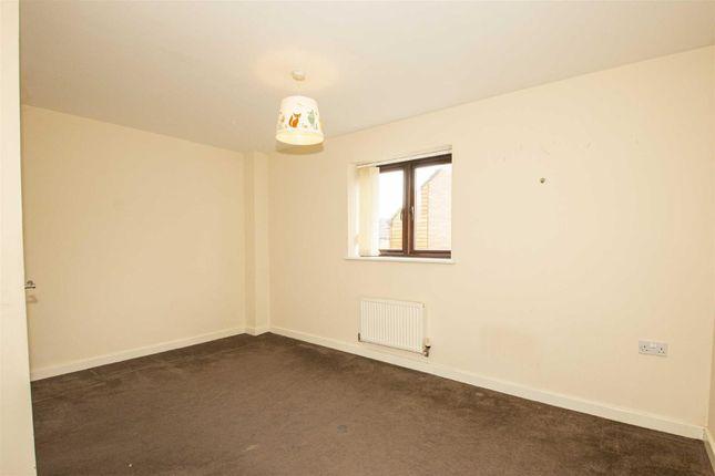 Town house to rent in Ropley Way, Broughton, Milton Keynes MK10