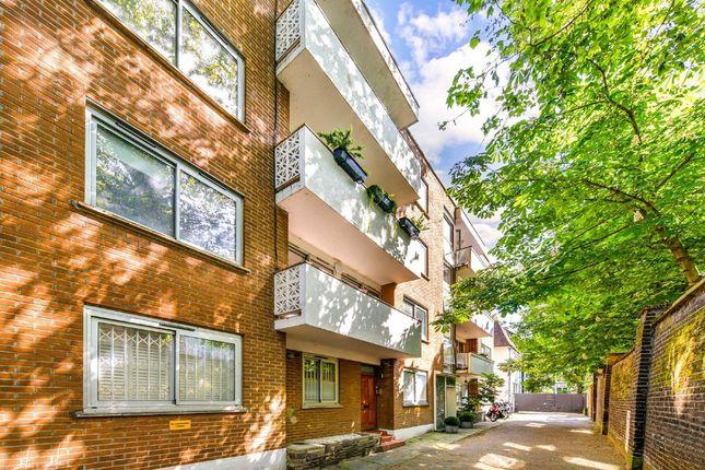 Flat for sale in Queensborough Mews, London W2