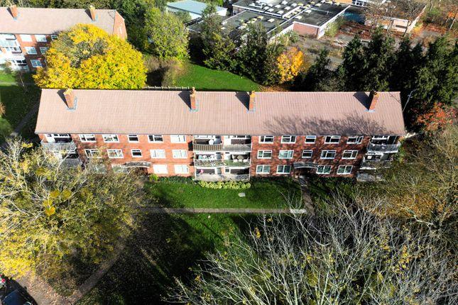 Flat for sale in Queenswood Avenue, Hampton TW12