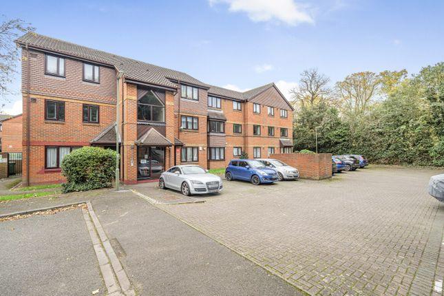 Flat for sale in Dutch Barn Close, Stanwell TW19