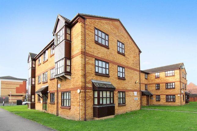 Flat for sale in Summerhill Way, Mitcham CR4