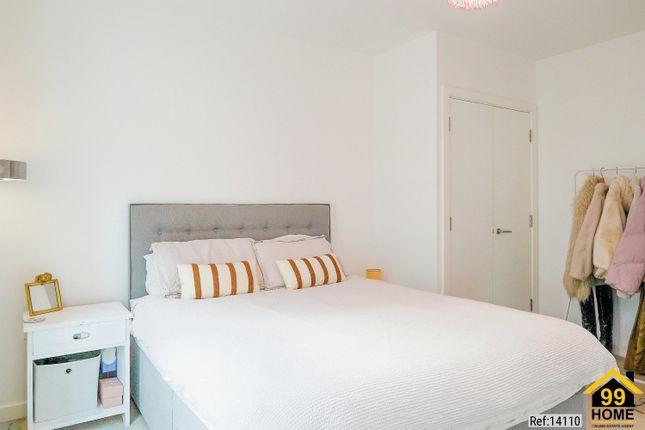 Flat for sale in Lightford House, Brixton SW9