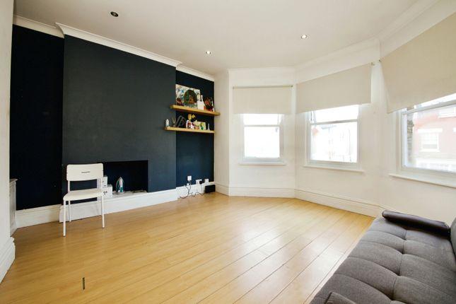 Flat for sale in Hadley Road, Barnet EN5