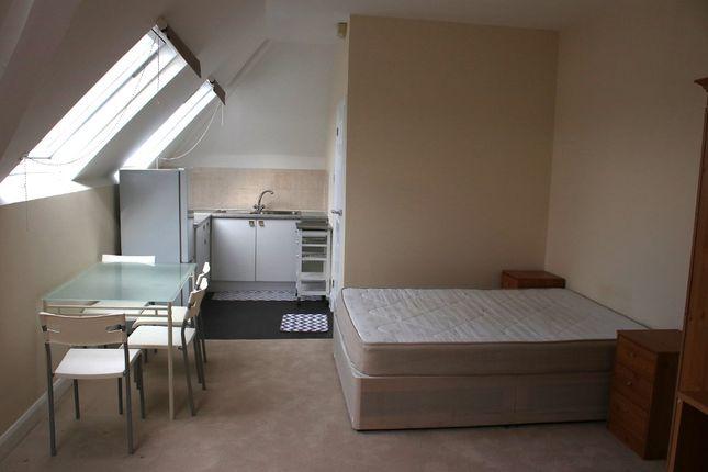 Studio to rent in Halfway Street, Sidcup DA15