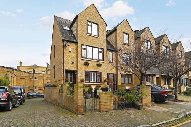 End terrace house for sale in Wynan Road, Canary Wharf E14