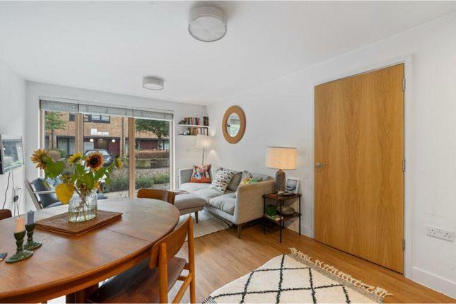 Flat for sale in Mildmay Avenue, London N1