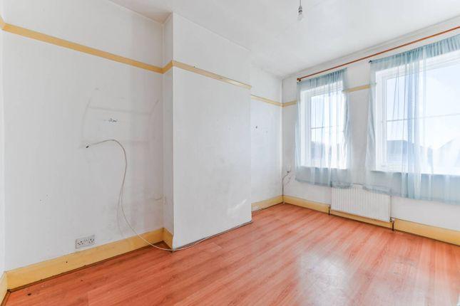 Flat for sale in Green Lane, Thornton Heath CR7