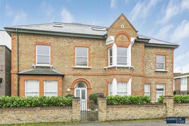 Flat for sale in Lime Grove, New Malden KT3