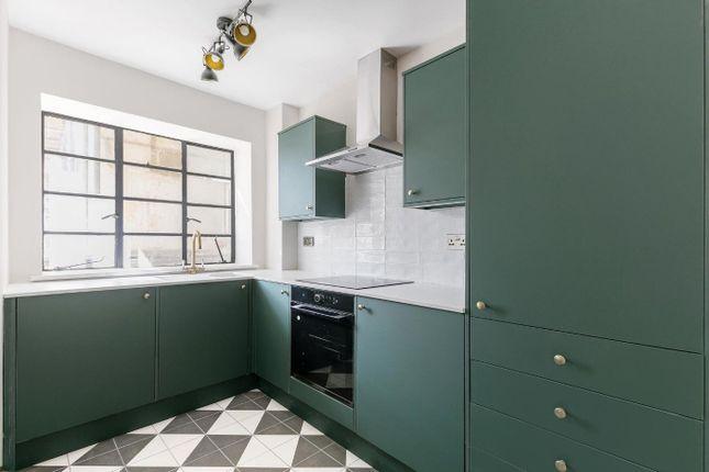 Flat for sale in The Woodlands, London SE19