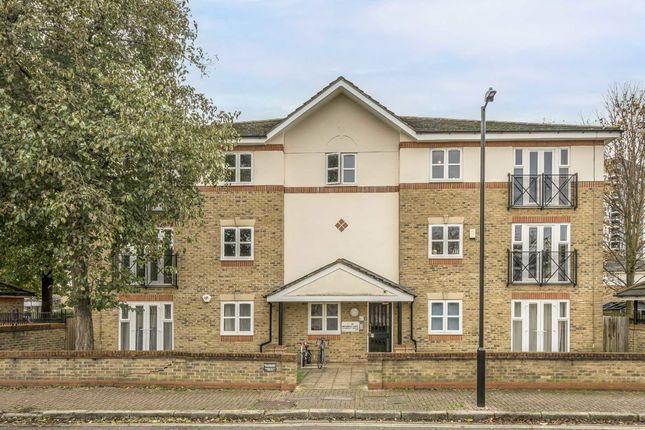 Flat for sale in Sherwood Gardens, London SE16