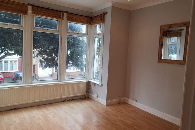 Flat to rent in Cheltenham Road, Southend-On-Sea SS1