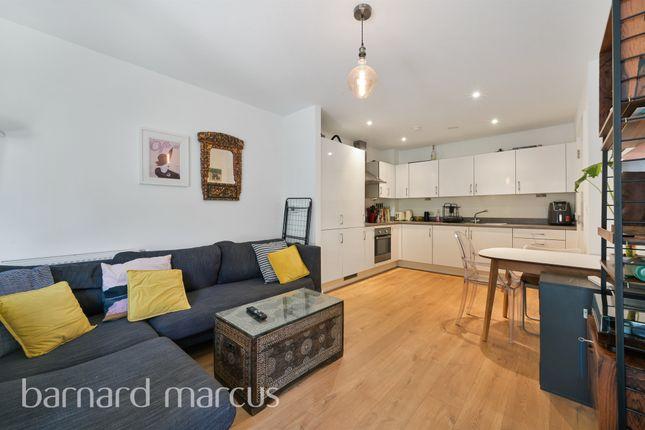 Flat for sale in Elmington Road, London SE5