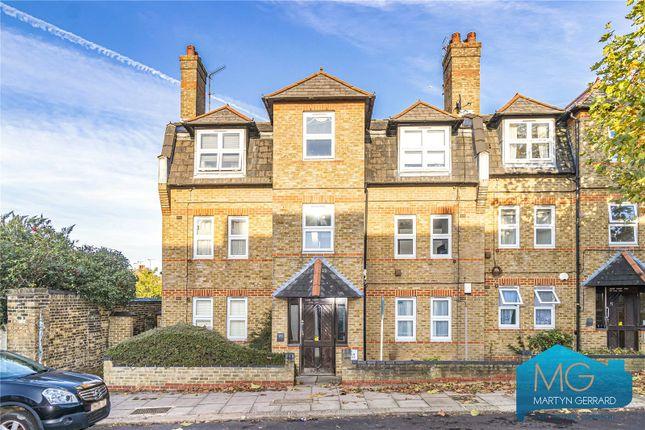 Flat for sale in Long Lane, London N2