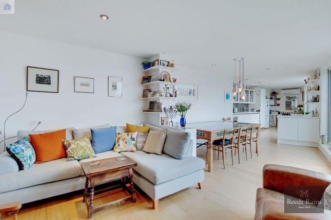 Flat for sale in Steedman Street, London SE17