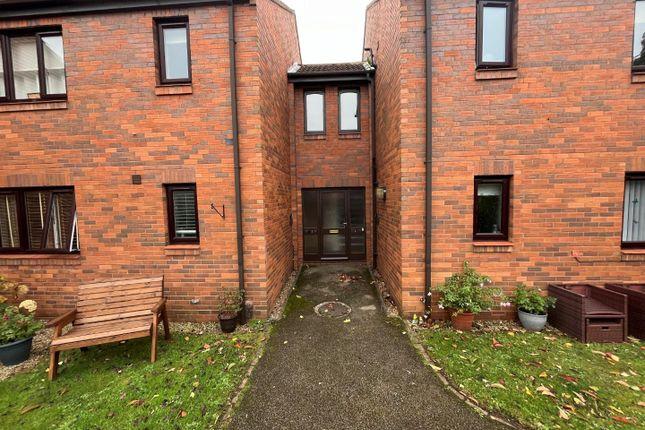 Flat for sale in Peakes Croft, Bawtry, Doncaster DN10