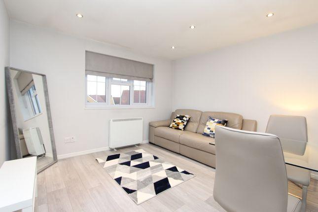 Flat for sale in 51B, Dudley Close, Grays RM16