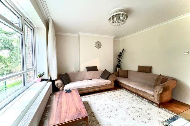 Flat for sale in Murray Grove, London N1