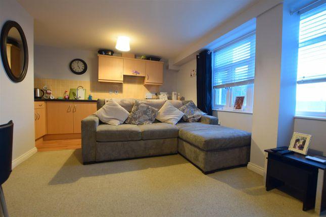 Flat for sale in Dock Road, Tilbury RM18