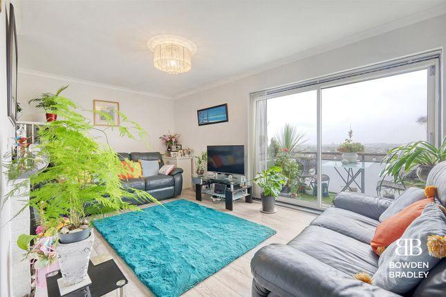 Flat for sale in Hillrise Road, Collier Row, Romford RM5